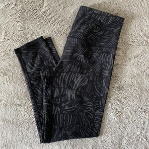 Sol & Mane Alana Palm Capri Leggings - EUC - Size Medium